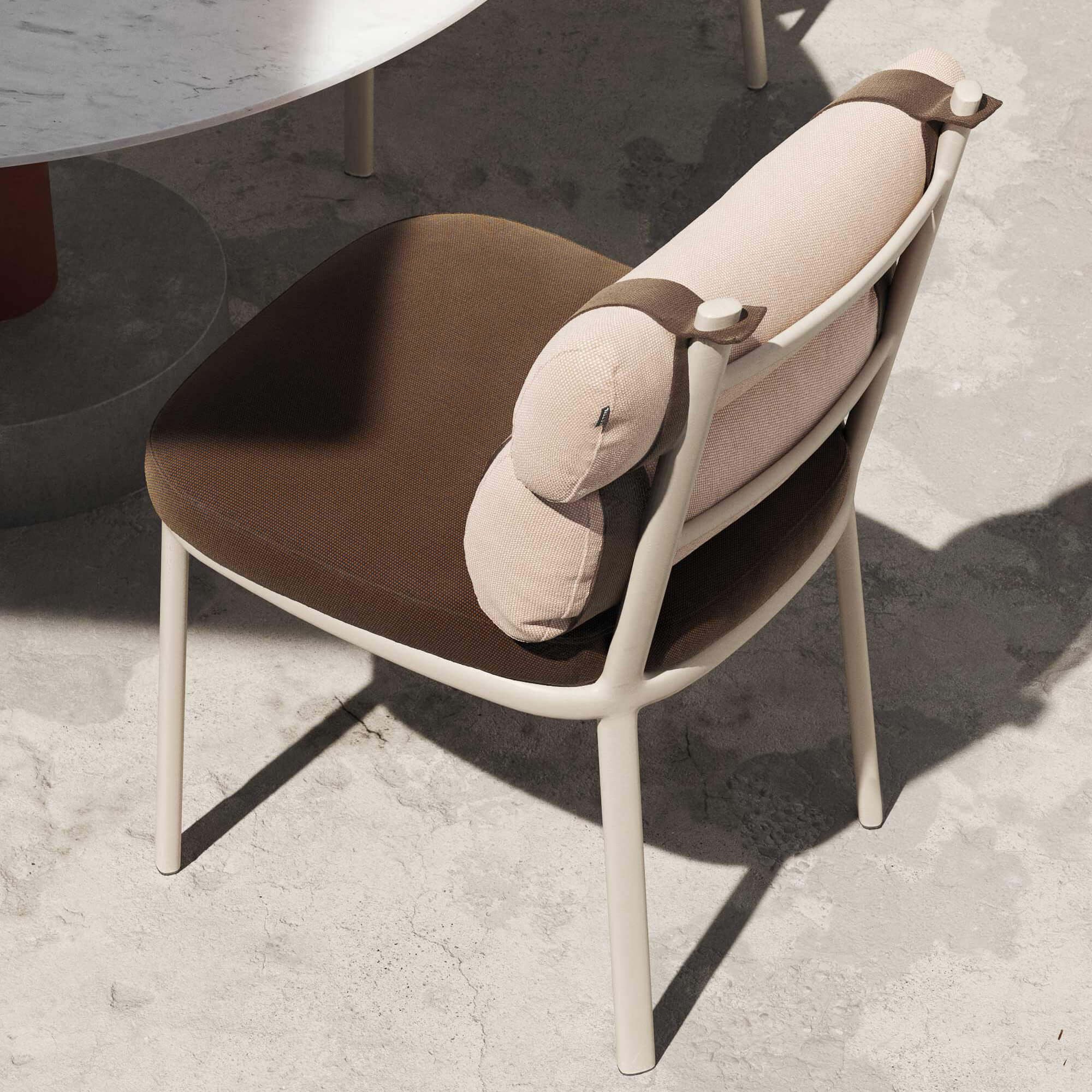 1624_0_roll_table_detail_SQ.jpg